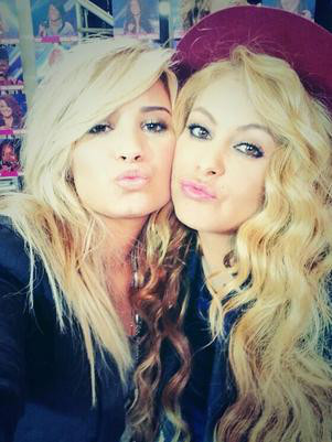 Demi Lovato, Paulina Rubio Demi Lovato, Paulina Rubio